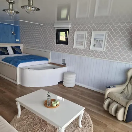 Dom Na Zalewie Holiday home Wieniawa